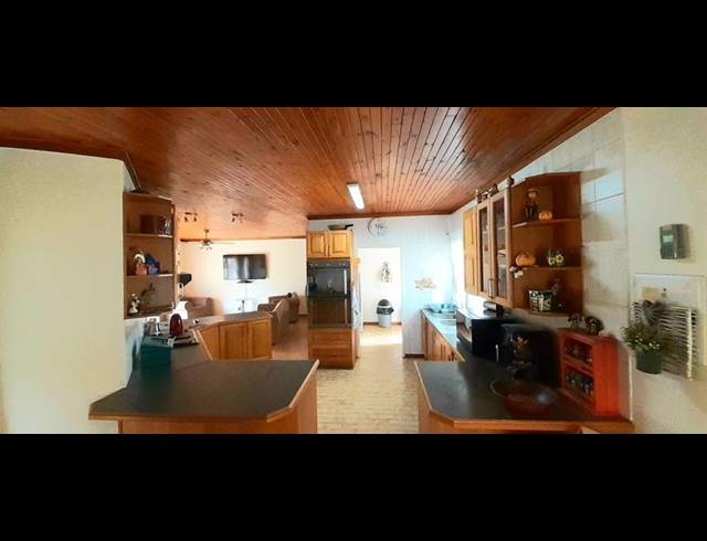 4 BEDROOM HOUSE FOR SALE IN FLORA PARK